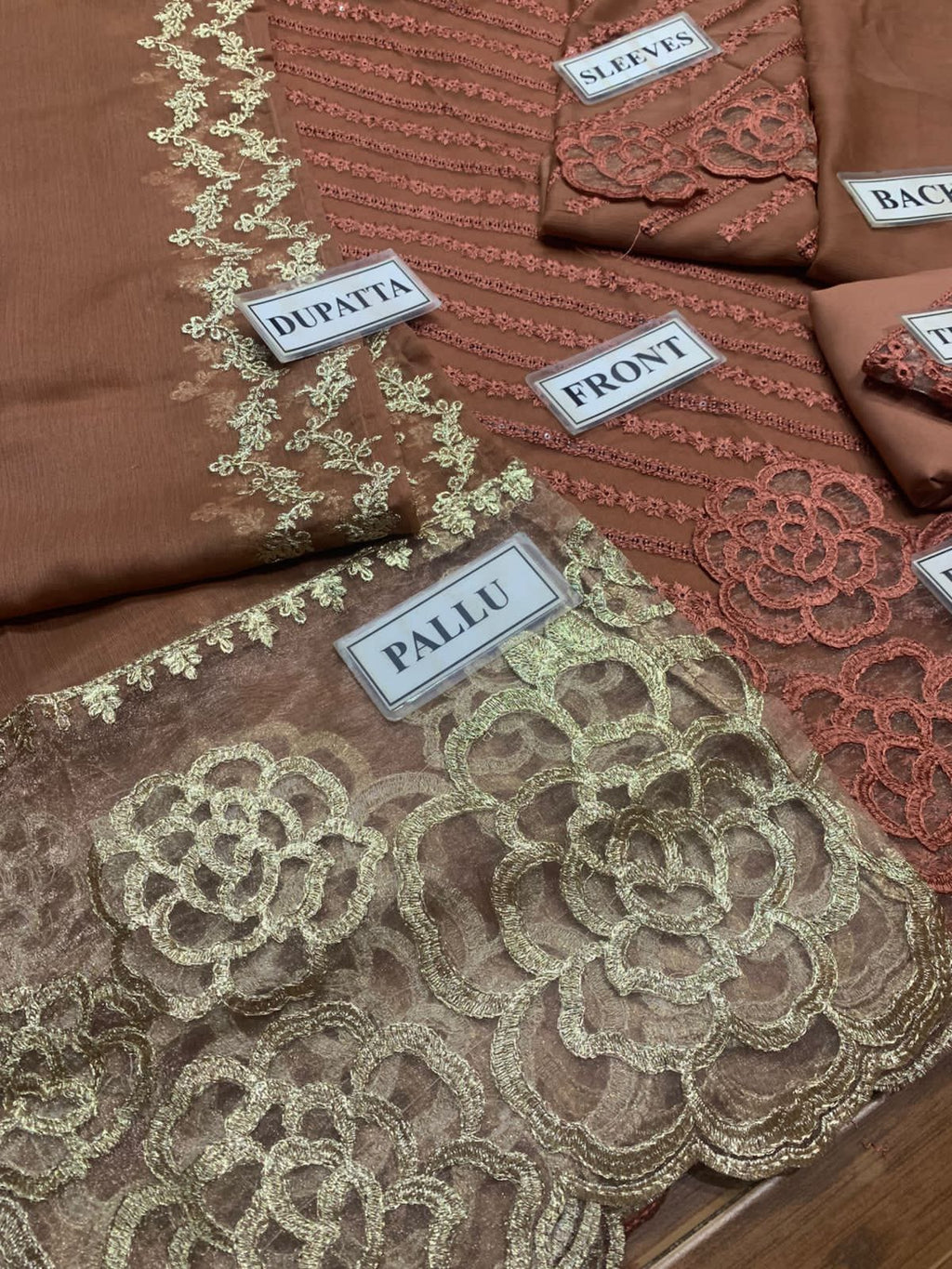 FABRIC
CHIFFON dress